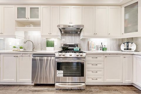 Photo 13 at 86 Autumn Hill Boulevard, Patterson, Vaughan