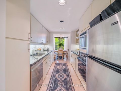 Photo 8 at 610 - 100 Lakeshore Road E, OO Old Oakville, Oakville