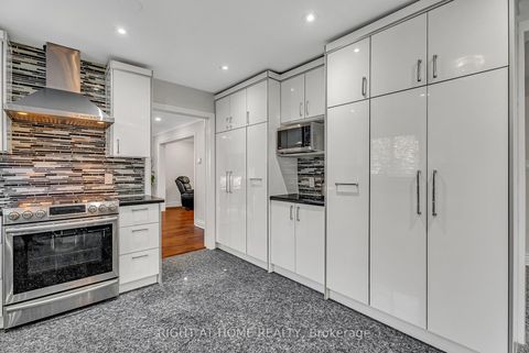 Photo 7 at 373 Firglen Ridge, Islington Woods, Vaughan