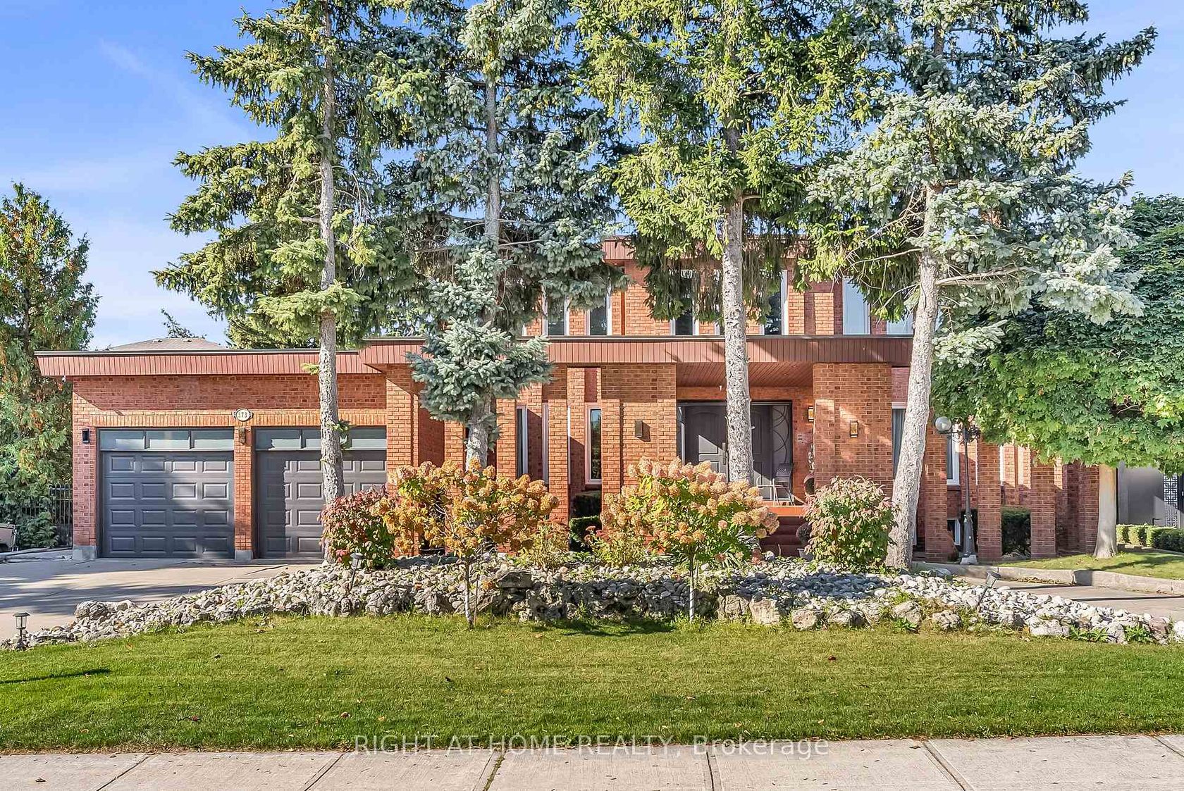 373 Firglen Ridge, Islington Woods, Vaughan by Loree Meneguzzi Real Estate 373 Firglen Ridge, Islington Woods, Vaughan