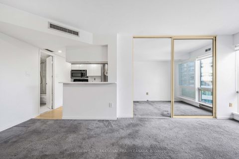 Photo 4 at 716 - 1001 Bay Street, Bay Street Corridor, Toronto