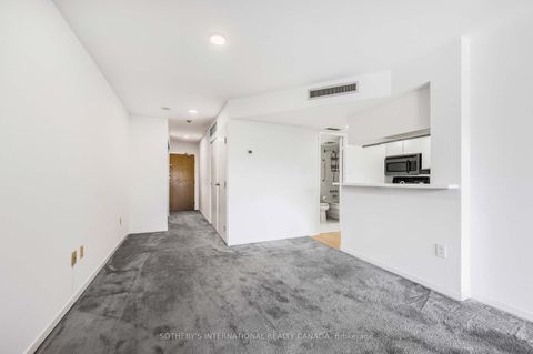 Photo 5 at 716 - 1001 Bay Street, Bay Street Corridor, Toronto