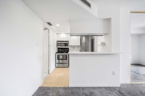 Photo 14 at 716 - 1001 Bay Street, Bay Street Corridor, Toronto