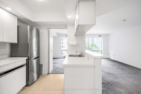 Photo 15 at 716 - 1001 Bay Street, Bay Street Corridor, Toronto