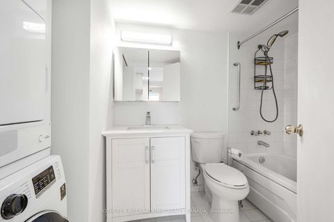 Photo 22 at 716 - 1001 Bay Street, Bay Street Corridor, Toronto