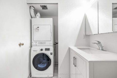 Photo 24 at 716 - 1001 Bay Street, Bay Street Corridor, Toronto