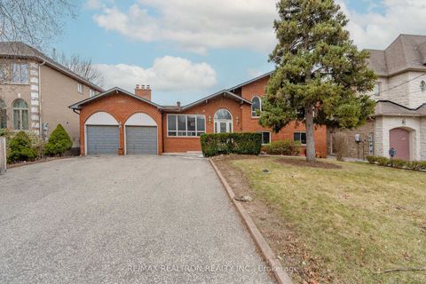 Photo 3 at 209 Crestwood Road, Yorkhill, Vaughan Photo 3 at 209 Crestwood Road, Yorkhill, Vaughan
