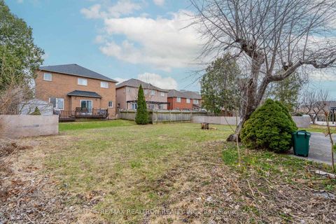 Photo 16 at 209 Crestwood Road, Yorkhill, Vaughan Photo 16 at 209 Crestwood Road, Yorkhill, Vaughan