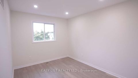 Photo 14 at 831 Firth Court, College Manor, Newmarket