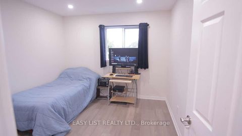 Photo 15 at 831 Firth Court, College Manor, Newmarket