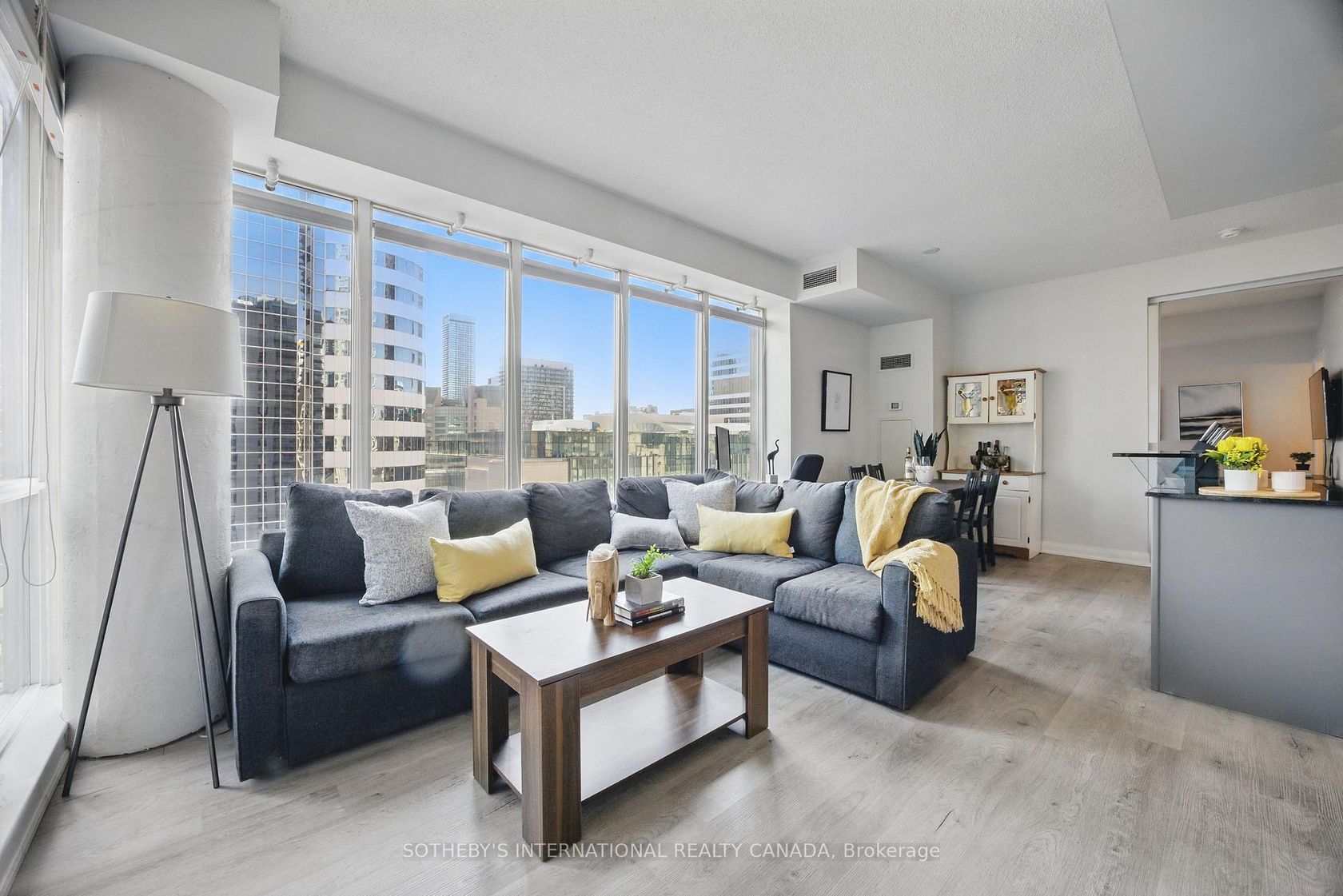 1307 - 220 Victoria Street, Yonge Corridor, Toronto by Loree Meneguzzi Real Estate 1307 - 220 Victoria Street, Yonge Corridor, Toronto