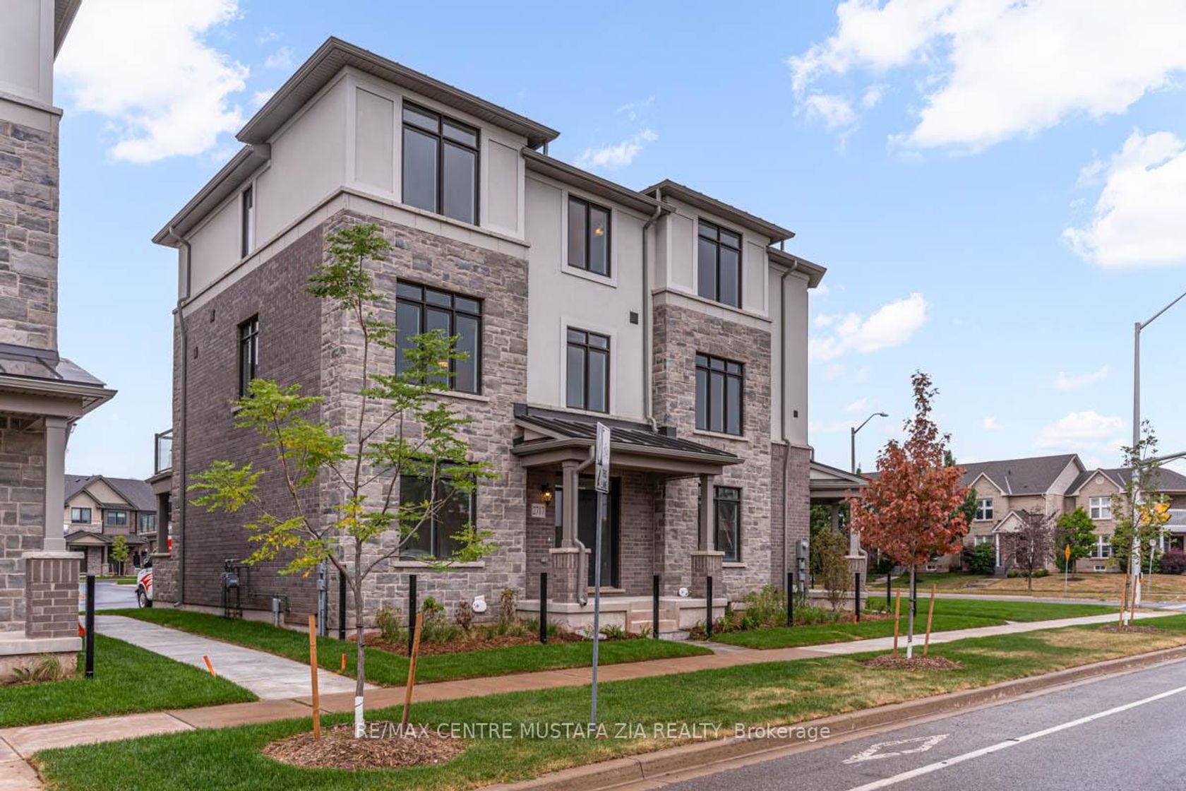 2717 WestOak Trails Boulevard, WM Westmount, Oakville by Loree Meneguzzi Real Estate 2717 WestOak Trails Boulevard, WM Westmount, Oakville