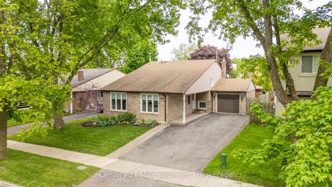 Photo 1 at 43 Stoddart Drive, Aurora Highlands, Aurora