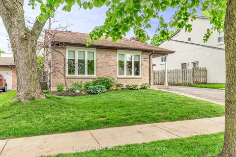 Photo 2 at 43 Stoddart Drive, Aurora Highlands, Aurora