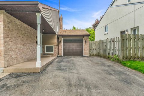 Photo 4 at 43 Stoddart Drive, Aurora Highlands, Aurora