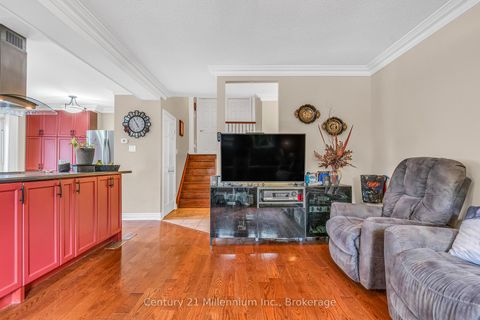 Photo 14 at 43 Stoddart Drive, Aurora Highlands, Aurora