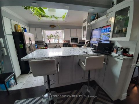 Photo 6 at 52 Ellendale Drive, Dorset Park, Toronto