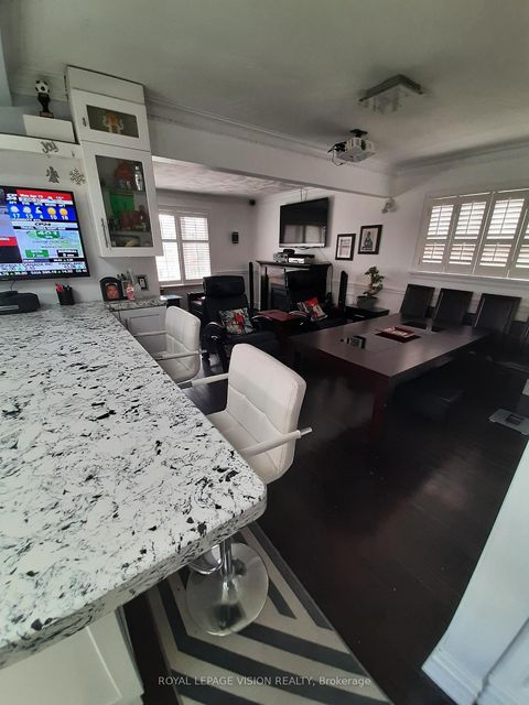 Photo 7 at 52 Ellendale Drive, Dorset Park, Toronto