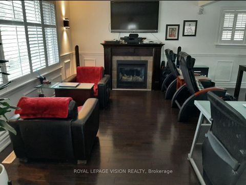 Photo 10 at 52 Ellendale Drive, Dorset Park, Toronto