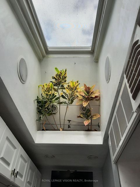 Photo 18 at 52 Ellendale Drive, Dorset Park, Toronto