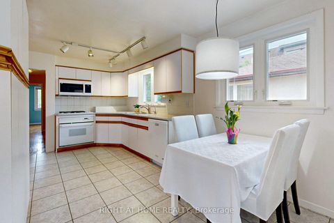 Photo 5 at 220 Homewood Avenue, Newtonbrook West, Toronto
