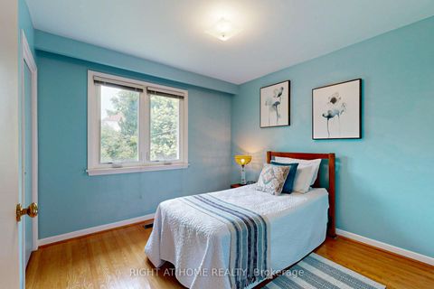 Photo 7 at 220 Homewood Avenue, Newtonbrook West, Toronto