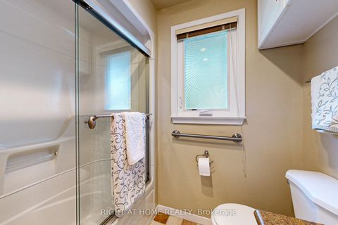 Photo 10 at 220 Homewood Avenue, Newtonbrook West, Toronto