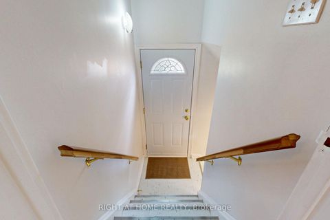 Photo 11 at 220 Homewood Avenue, Newtonbrook West, Toronto