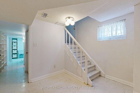 Photo 12 at 220 Homewood Avenue, Newtonbrook West, Toronto
