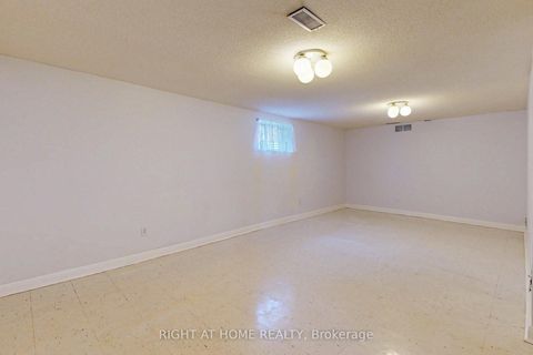 Photo 13 at 220 Homewood Avenue, Newtonbrook West, Toronto