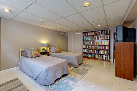 Photo 14 at 220 Homewood Avenue, Newtonbrook West, Toronto