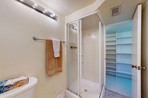 Photo 17 at 220 Homewood Avenue, Newtonbrook West, Toronto