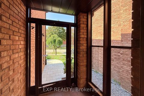 Photo 6 at 158 Millcroft Way, Brownridge, Vaughan