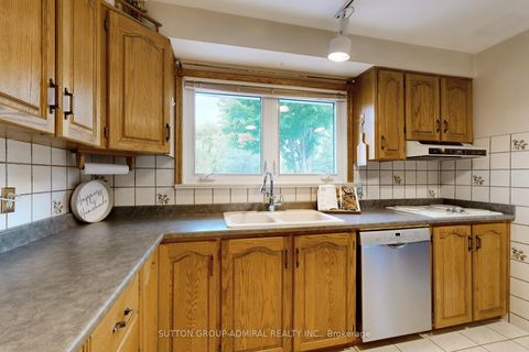 Photo 7 at 78 Belfry Drive, Leslie Valley, Newmarket