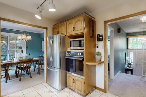 Photo 8 at 78 Belfry Drive, Leslie Valley, Newmarket