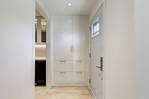 Photo 4 at 35 Tofield Crescent, Kipling, Toronto