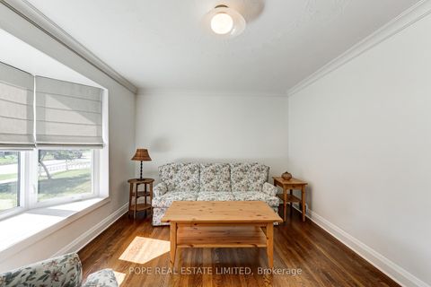 Photo 6 at 35 Tofield Crescent, Kipling, Toronto