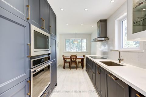 Photo 10 at 35 Tofield Crescent, Kipling, Toronto