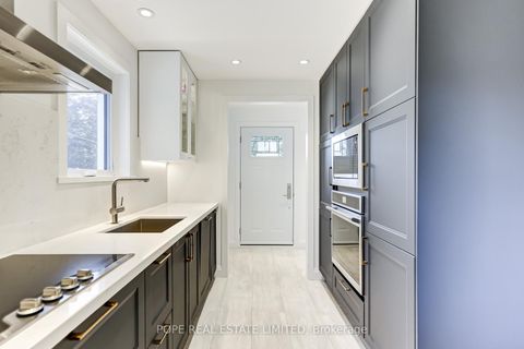 Photo 11 at 35 Tofield Crescent, Kipling, Toronto