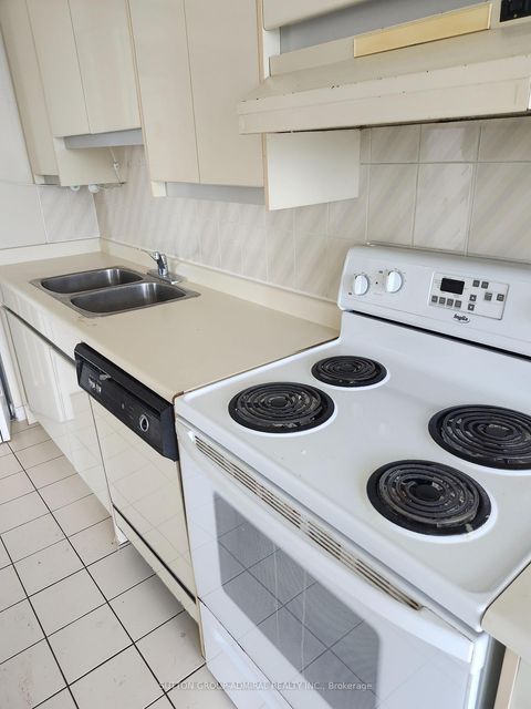 Photo 8 at 910 - 120 Promenade Circle, Brownridge, Vaughan