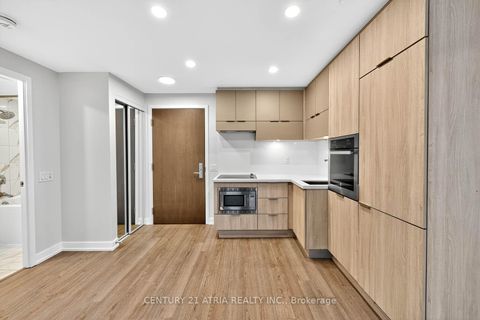 Photo 15 at 707 - 39 Roehampton Avenue, Mount Pleasant West, Toronto