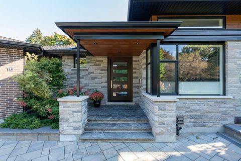 Photo 2 at 18 Plumbstead Court, Rosethorn, Toronto