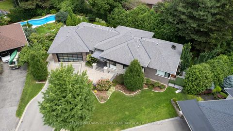 Photo 4 at 18 Plumbstead Court, Rosethorn, Toronto