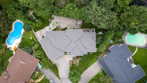 Photo 5 at 18 Plumbstead Court, Rosethorn, Toronto