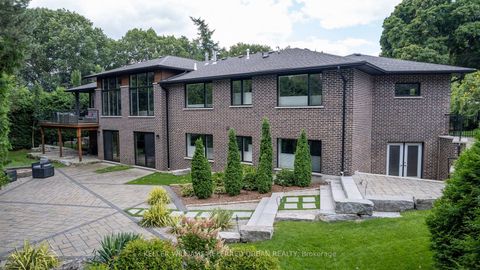 Photo 11 at 18 Plumbstead Court, Rosethorn, Toronto