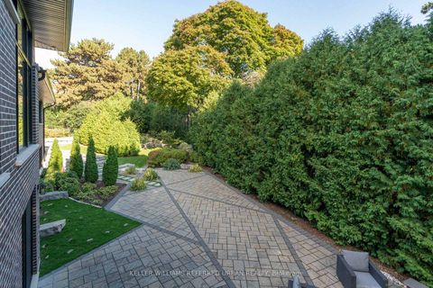 Photo 15 at 18 Plumbstead Court, Rosethorn, Toronto Photo 15 at 18 Plumbstead Court, Rosethorn, Toronto