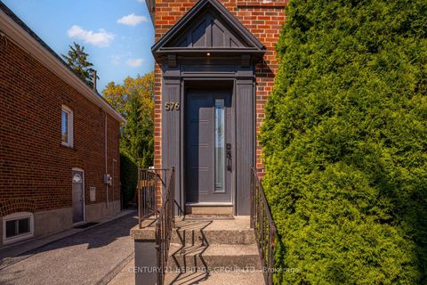 Photo 2 at 576 Broadway Avenue, Leaside, Toronto