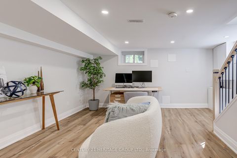 Photo 24 at 576 Broadway Avenue, Leaside, Toronto