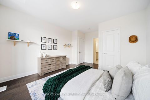 Photo 33 at 9 Ballantyne Boulevard, Vellore Village, Vaughan