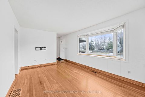 Photo 2 at 17 Tofield Crescent, Kipling, Toronto